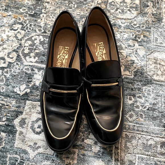 Salvatore Ferragamo black and gold leather loafers sz 8B - Picture 2 of 6